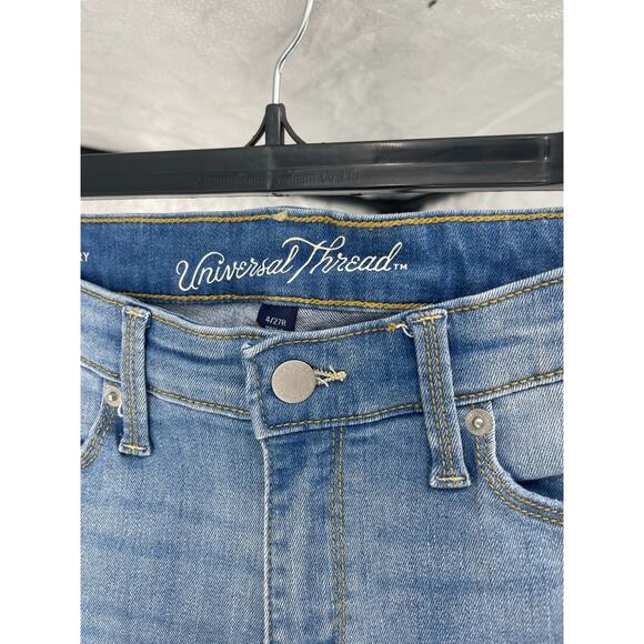 NWT Universal Thread Light Wash Blue Distressed Denim CutOff Jean Shorts Size 4 - Picture 4 of 9